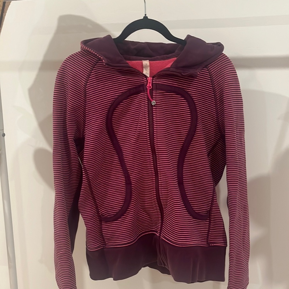 Lululemon Women’s Pink Striped Scuba Hoodie w/Thumb Holes, Size B6